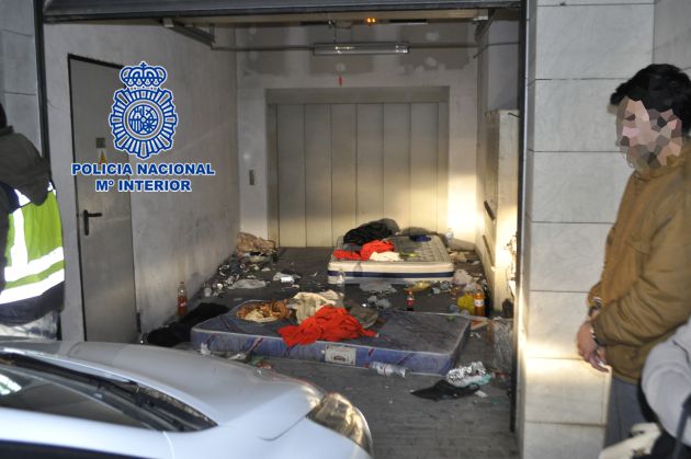 Detenido por retener durante 3 días en un garaje a una joven de 20 años a la que agredió sexualmente drogándola Detenido por retener durante 3 días en un garaje a una joven de 20 años a la que agredió sexualmente drogándola