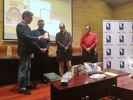 Los hijos de Tomás Urrialde reciben el reconocimiento a su padre como figura esencial para divulgar los judiones como recurso gastronómico Los hijos de Tomás Urrialde reciben el reconocimiento a su padre como figura esencial para divulgar los judiones como recurso gastronómico
