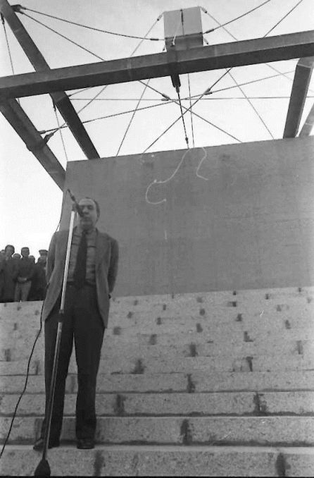 Gustavo Torner durante la inauguración de su escultura como Monumento a la Constitución. Gustavo Torner durante la inauguración de su escultura como Monumento a la Constitución.