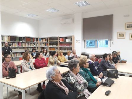 Mujeres asistentes a la lectura del Libro Viajero Mujeres asistentes a la lectura del Libro Viajero