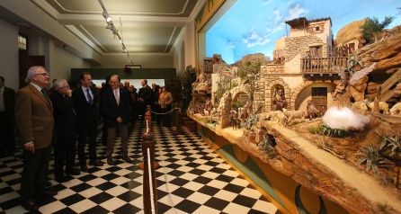 Entre Nazareth y Bethlem” es el título de la muestra que ha presentado el diputado de Cultura, César Augusto Asencio, junto al Obispo de la Diócesis de Orihuela-Alicante, Jesús Murgui, y el vicepresidente de la Asociación de Belenistas de Alicante, Antonio Genovés. Entre Nazareth y Bethlem” es el título de la muestra que ha presentado el diputado de Cultura, César Augusto Asencio, junto al Obispo de la Diócesis de Orihuela-Alicante, Jesús Murgui, y el vicepresidente de la Asociación de Belenistas de Alicante, Antonio Genovés.