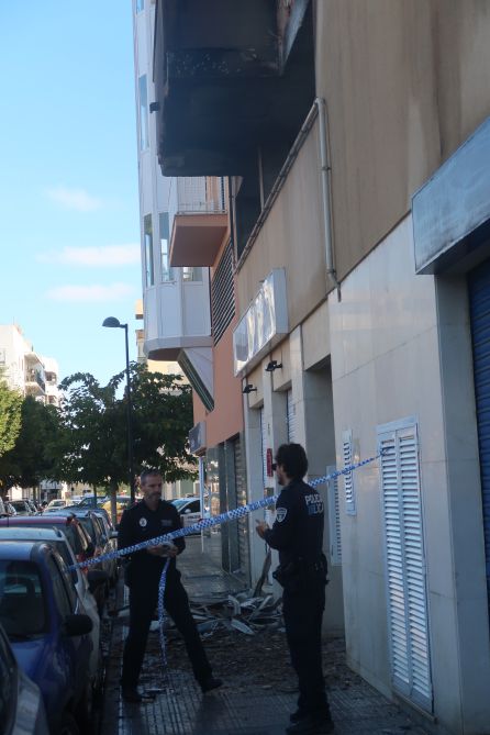 Fuego: Desalojadas 60 personas por un incendio en un parking en Ibiza Fuego: Desalojadas 60 personas por un incendio en un parking en Ibiza