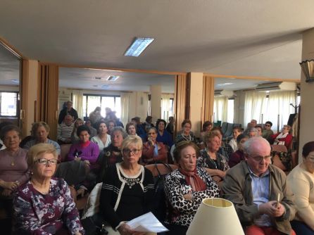 Público asistente a la lectura de la Constitución Público asistente a la lectura de la Constitución