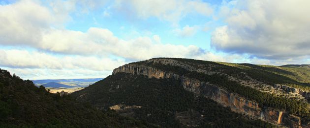 El Estrecho de Priego se queda a nuestros pies desde esta ruta de altura. El Estrecho de Priego se queda a nuestros pies desde esta ruta de altura.