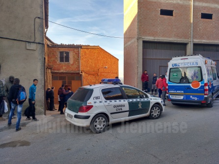 Han acudido al lugar efectivos sanitarios y minutos despues ha llegado la Guardia Civil desde Villanueva del Arzobispo. Han acudido al lugar efectivos sanitarios y minutos despues ha llegado la Guardia Civil desde Villanueva del Arzobispo.