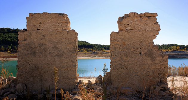 Ruinas de La Isabela, en el embalse de Buendía. Ruinas de La Isabela, en el embalse de Buendía.