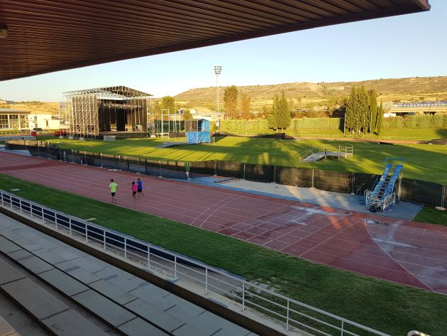 El Ayuntamiento de Guadalajara licita la renovación del tartán de las pistas de Atletismo: Llega la mejora del tartán de las pistas de Atletismo de Guadalajara El Ayuntamiento de Guadalajara licita la renovación del tartán de las pistas de Atletismo: Llega la mejora del tartán de las pistas de Atletismo de Guadalajara