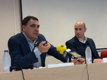 Momento de la intervención del alcadle de Albanchez de Mágina, Alejandro Morales Momento de la intervención del alcadle de Albanchez de Mágina, Alejandro Morales