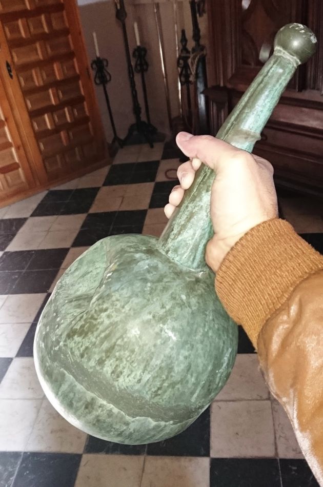 La bola de plomo de 3 kg desprendida La bola de plomo de 3 kg desprendida