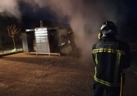 Los bomberos rescatan a cinco personas atrapadas por un incendio en Ponferrada Los bomberos rescatan a cinco personas atrapadas por un incendio en Ponferrada