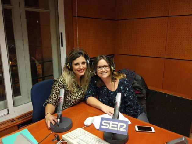 Marta Ciprés y Yoli Pérez en los estudios de Radio Zaragoza Marta Ciprés y Yoli Pérez en los estudios de Radio Zaragoza
