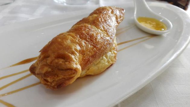 Hojaldre relleno de guiso de raya a la naranja amarga Hojaldre relleno de guiso de raya a la naranja amarga