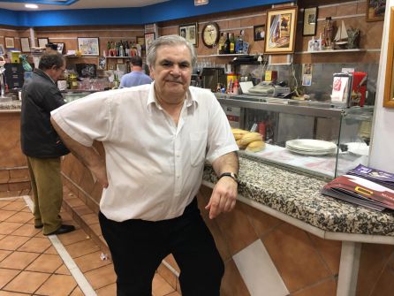 Manolo Sánchez, en la barra del mítico Bocadi Manolo Sánchez, en la barra del mítico Bocadi
