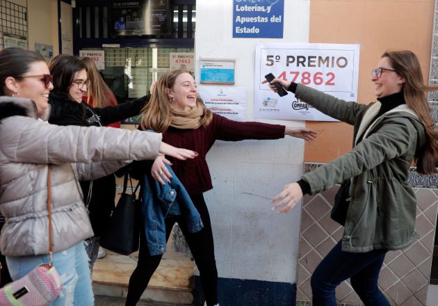 El número 47.862 ha sido premiado con el primero de los quintos premios, dotado con 60.000 euros la serie y con 6.000 euros cada décimo, del Sorteo de la Lotería de Navidad El número 47.862 ha sido premiado con el primero de los quintos premios, dotado con 60.000 euros la serie y con 6.000 euros cada décimo, del Sorteo de la Lotería de Navidad