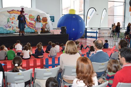 Niños disfrutando de las actividades de " La central de los sueños" Niños disfrutando de las actividades de " La central de los sueños"