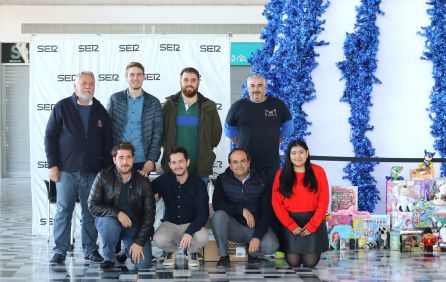 Algunos de los colaboradores de la campaña de juguetes, en un momento de la mañana, en Baleària Port. Algunos de los colaboradores de la campaña de juguetes, en un momento de la mañana, en Baleària Port.