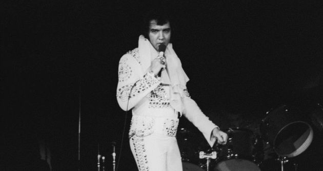 Elvis durante una actuación en Nueva York en 1970. Elvis durante una actuación en Nueva York en 1970.