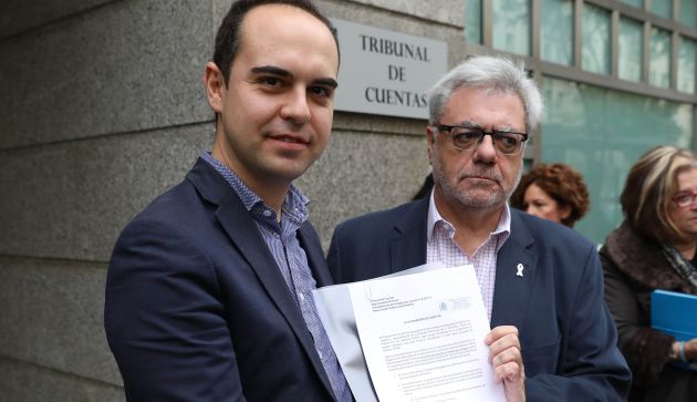 José Manuel Calvo, delegado de desarrollo urbano sostenible y Francisco López, consejero delegado de la EMVS, presentando la demanda contra la venta de vivienda pública José Manuel Calvo, delegado de desarrollo urbano sostenible y Francisco López, consejero delegado de la EMVS, presentando la demanda contra la venta de vivienda pública