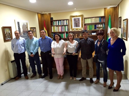 Equipo de Gobierno del ayuntamiento de Villanueva del Arzobispo en la toma de posesión de 2015, tras alcanzar el acuerdo de gobierno en "tripartito" Equipo de Gobierno del ayuntamiento de Villanueva del Arzobispo en la toma de posesión de 2015, tras alcanzar el acuerdo de gobierno en "tripartito"