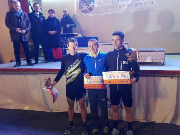 Podio con los ganadores de la Carrera fin de año Podio con los ganadores de la Carrera fin de año
