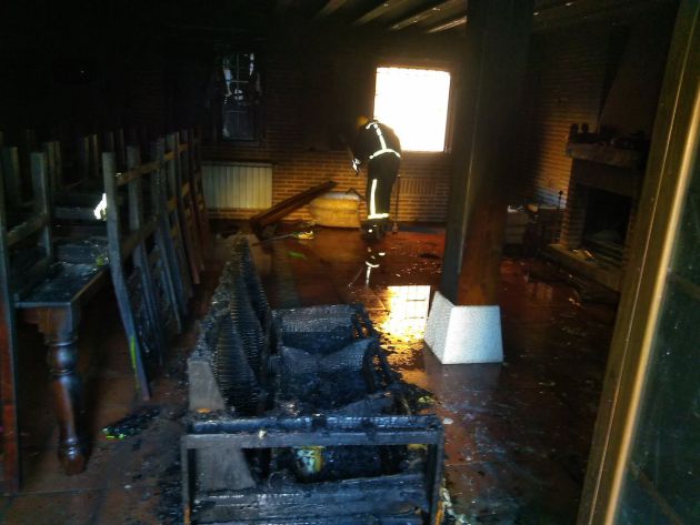 Dos jóvenes de 13 años salvan a un adulto en un incendio en Torrejón del Rey (Guadalajara): Dos jóvenes de 13 años salvan a un adulto en un incendio en Torrejón del Rey Dos jóvenes de 13 años salvan a un adulto en un incendio en Torrejón del Rey (Guadalajara): Dos jóvenes de 13 años salvan a un adulto en un incendio en Torrejón del Rey