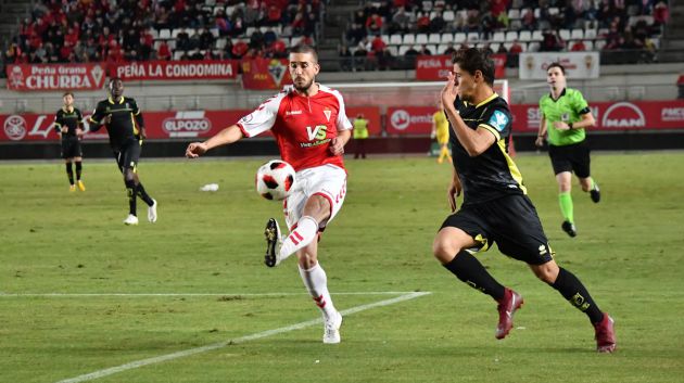 Héber Pena deja el Real Murcia y el joven Domi sube al primer equipo Héber Pena deja el Real Murcia y el joven Domi sube al primer equipo