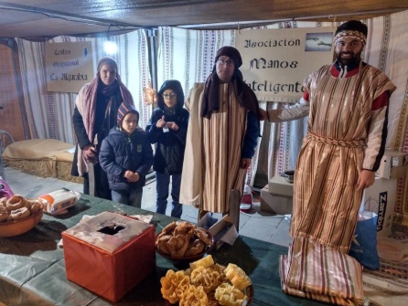 La asociación Manos Inteligentes y el Centro Ocupacional La Algarabía, realizaron un sorteo, una mano inocente se encargó de extraer la papeleta número 0343, al que le corresponde una gran cesta de Navidad. La asociación Manos Inteligentes y el Centro Ocupacional La Algarabía, realizaron un sorteo, una mano inocente se encargó de extraer la papeleta número 0343, al que le corresponde una gran cesta de Navidad.