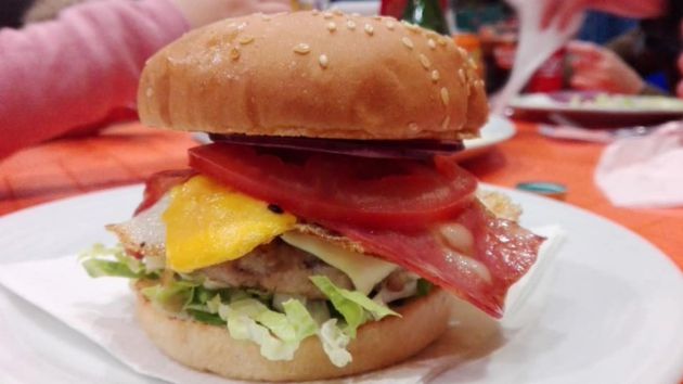 La suculenta hamburguesa completa del Volatín La suculenta hamburguesa completa del Volatín