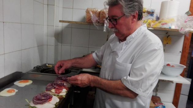 La tranquilidad de Ignacio con la plancha no está reñida con su maestría La tranquilidad de Ignacio con la plancha no está reñida con su maestría