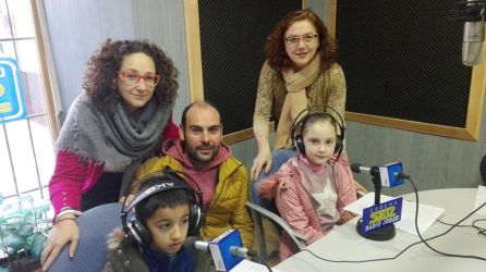 Grupo a alumnos, profesoras y auxiliar del colegio Virgen de Fátima Grupo a alumnos, profesoras y auxiliar del colegio Virgen de Fátima