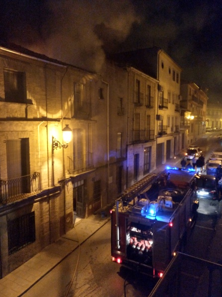 El humo y el resplandor de las llamas se podían ver desde diferentes puntos de la localidad El humo y el resplandor de las llamas se podían ver desde diferentes puntos de la localidad