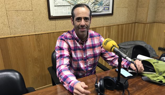 Pedro Cifuentes en los estudios de SER Cuenca. Pedro Cifuentes en los estudios de SER Cuenca.