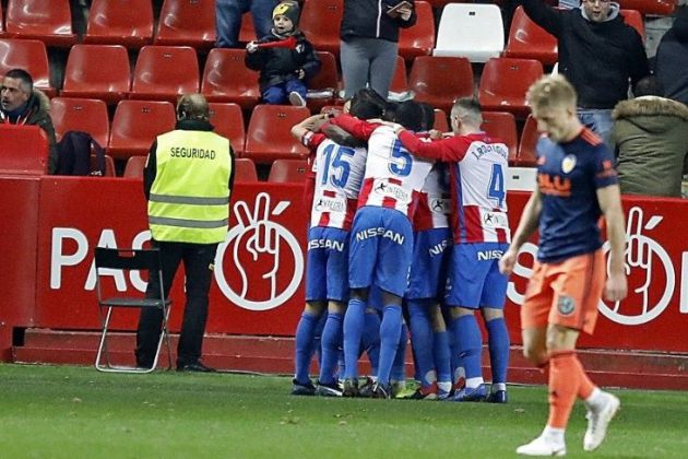 El Sporting derrota al Valencia en la ida de octavos de Copa El Sporting también hurga en la herida del Valencia El Sporting derrota al Valencia en la ida de octavos de Copa El Sporting también hurga en la herida del Valencia