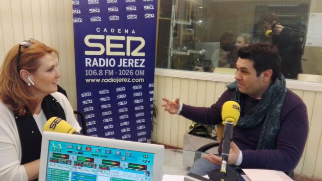 María Luisa Azcárate, administradora de Kaizen Hoteles, y Ángel Taboada, chef del restaurante T22, en los estudios de Radio Jerez María Luisa Azcárate, administradora de Kaizen Hoteles, y Ángel Taboada, chef del restaurante T22, en los estudios de Radio Jerez