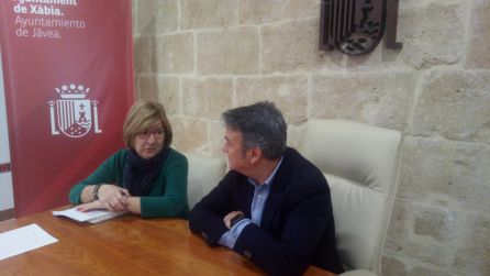 El alcalde de Xàbia, José Chulvi y la concejala de Urbanismo, Isabel Bolufer. El alcalde de Xàbia, José Chulvi y la concejala de Urbanismo, Isabel Bolufer.