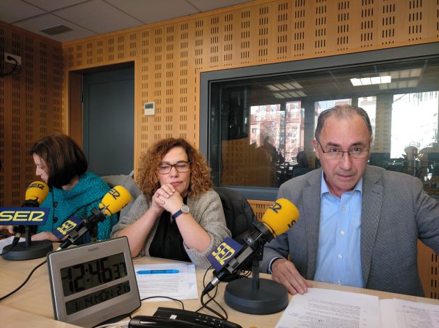 Intervención del concejal de Hacienda, junto a Charo Chávez y María Sánchez Intervención del concejal de Hacienda, junto a Charo Chávez y María Sánchez