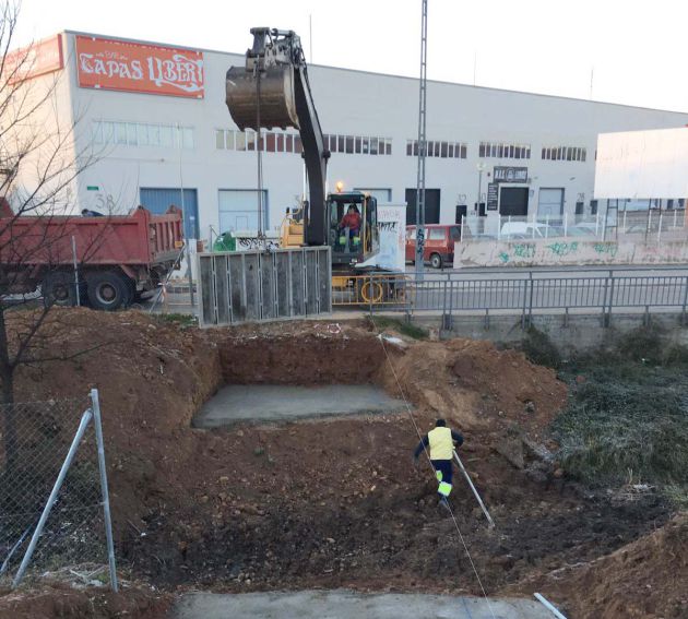 Cabanillas construye una pasarela para comunicar el Centro Joven Municipal con el Recinto Ferial: En 2 semanas estará terminada la pasarela del Centro Joven de Cabanillas Cabanillas construye una pasarela para comunicar el Centro Joven Municipal con el Recinto Ferial: En 2 semanas estará terminada la pasarela del Centro Joven de Cabanillas