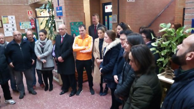 Minuto de silencio en el colegio de los hijos de Laura Sanz Minuto de silencio en el colegio de los hijos de Laura Sanz