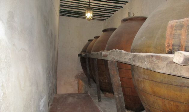 Otra de las cuevas, que conforma esta investigación de Alba Ferrer. Cueva situada en la Calle General Pérez Ballesteros de Villanueva de los Infantes (Ciudad Real) Otra de las cuevas, que conforma esta investigación de Alba Ferrer. Cueva situada en la Calle General Pérez Ballesteros de Villanueva de los Infantes (Ciudad Real)