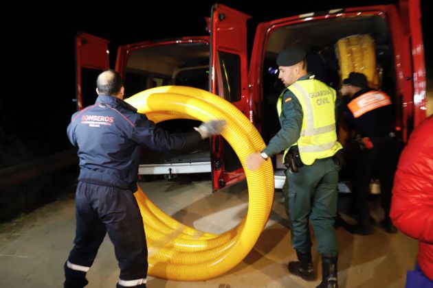 Llegada de tubos nuevos para la extracción de arena del pozo de Totalán Llegada de tubos nuevos para la extracción de arena del pozo de Totalán