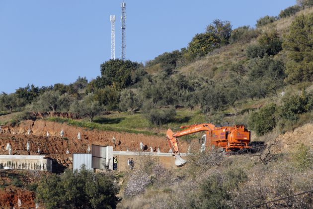Llegada de la maquinaria para ayudar en las labores de rescate del niño atrapado en el pozo de Totalán Llegada de la maquinaria para ayudar en las labores de rescate del niño atrapado en el pozo de Totalán