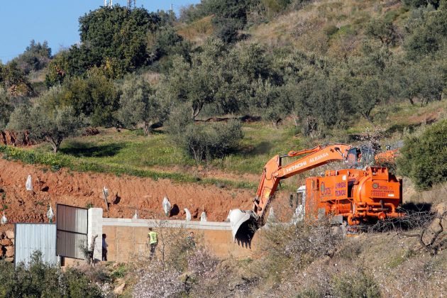Llegada de la maquinaria para ayudar en las labores de rescate del niño atrapad Llegada de la maquinaria para ayudar en las labores de rescate del niño atrapad