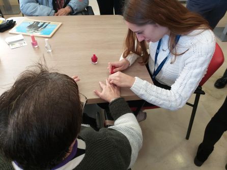 Rollán entrega en Pinto cerca de 6.000 euros a la ONG 'Adopta una abuelo' Rollán entrega en Pinto cerca de 6.000 euros a la ONG 'Adopta una abuelo'