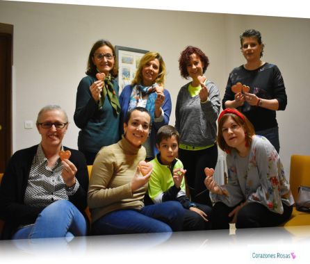Reunión de la asociación Corazones Rosas reciente Reunión de la asociación Corazones Rosas reciente