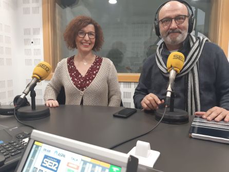Olga Rábade, técnico, y Jose Antonio Casado, coordinador del Centro europeo demostrativo de lombricultura de Casarrubuelos. Olga Rábade, técnico, y Jose Antonio Casado, coordinador del Centro europeo demostrativo de lombricultura de Casarrubuelos.