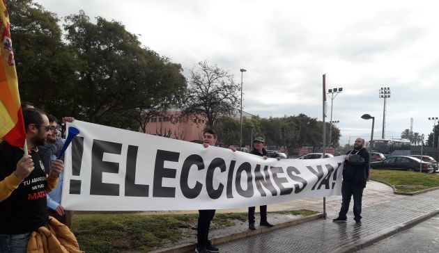 Funcionarios de prisiones y Jusapol protestan en el acto de Pedro Sánchez en Murcia Funcionarios de prisiones y Jusapol protestan en el acto de Pedro Sánchez en Murcia