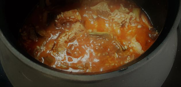 Arròs melós amb costelles, carxofes i shitake Arròs melós amb costelles, carxofes i shitake