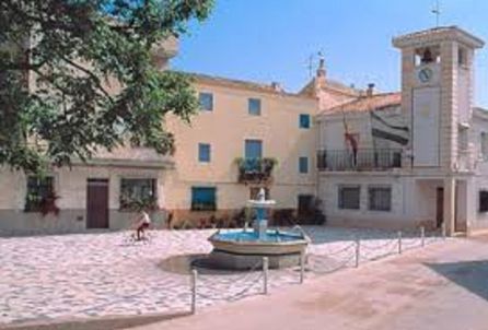 Plaza de la Constitución de este municipio tranquilo de menos de 500 habitantes Plaza de la Constitución de este municipio tranquilo de menos de 500 habitantes