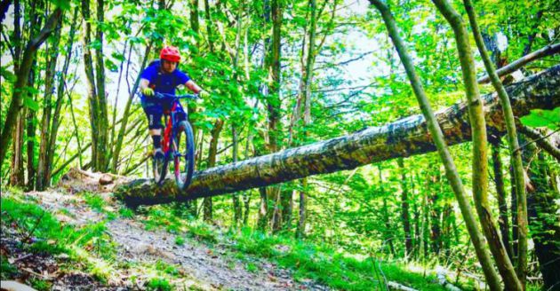 Juansi Vivo, en bicicleta de montaña Juansi Vivo, en bicicleta de montaña