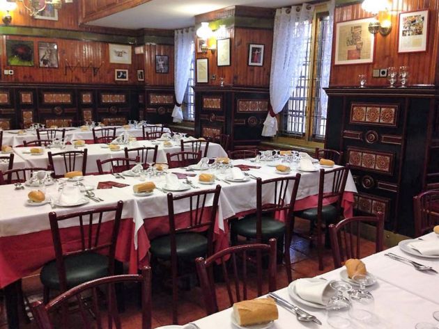 Comedor principal en la Taberna La Bola Comedor principal en la Taberna La Bola